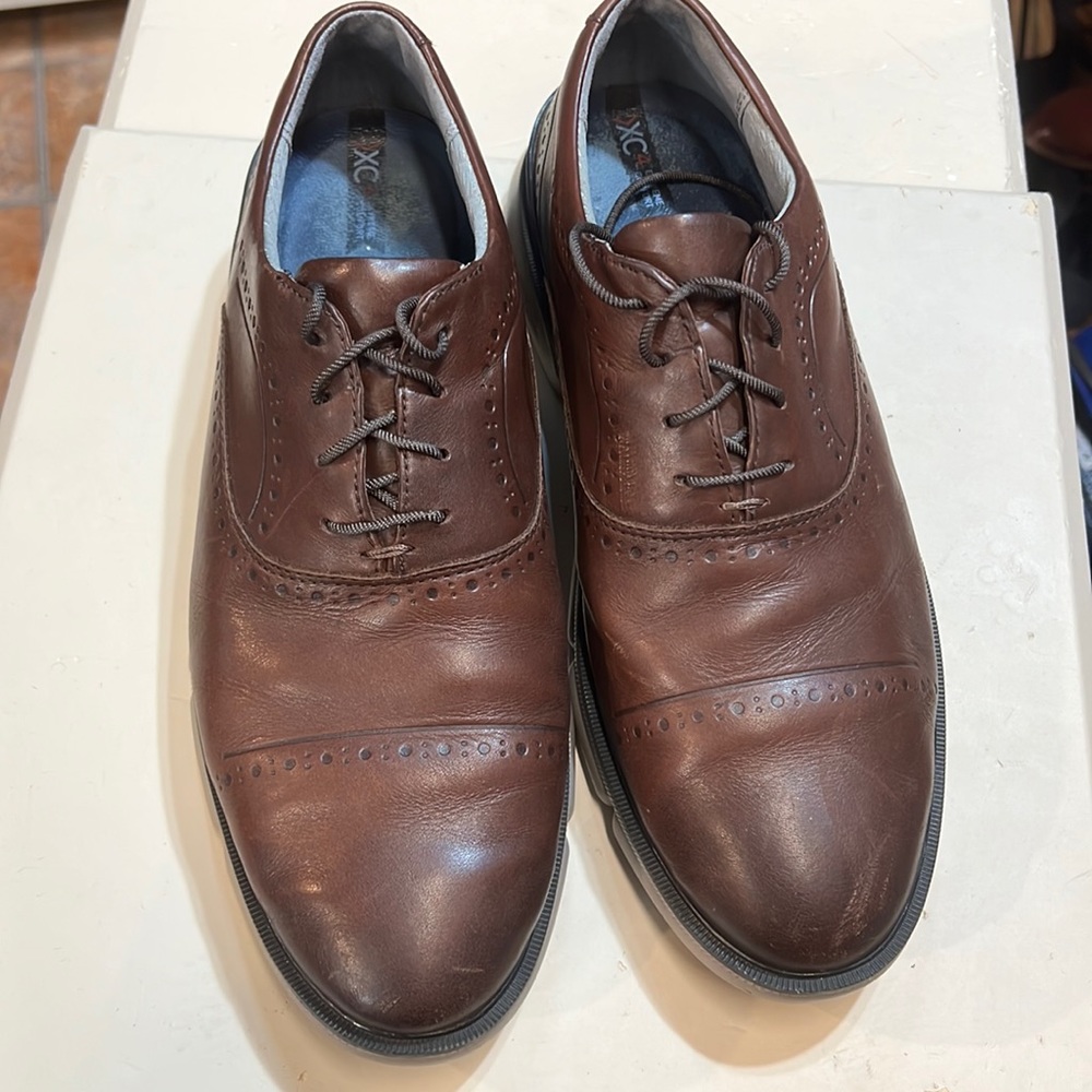 Johnston & Murphy brown dual width lace up shoe